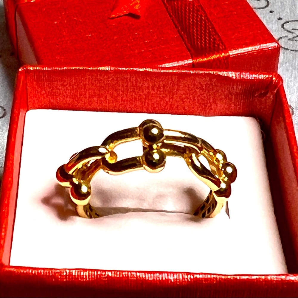Hardware Ring 18k real solid Saudi Arabia Gold 750 ( Size 7 )